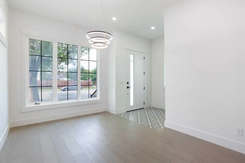1108 6 Street NE — photo 3