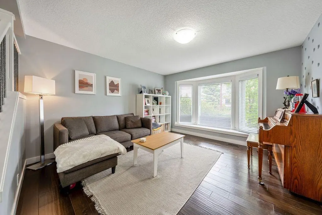 15 Woodmont Green SW — photo 3