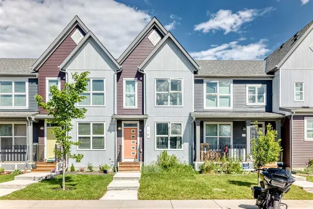 16 Carringvue Way NW