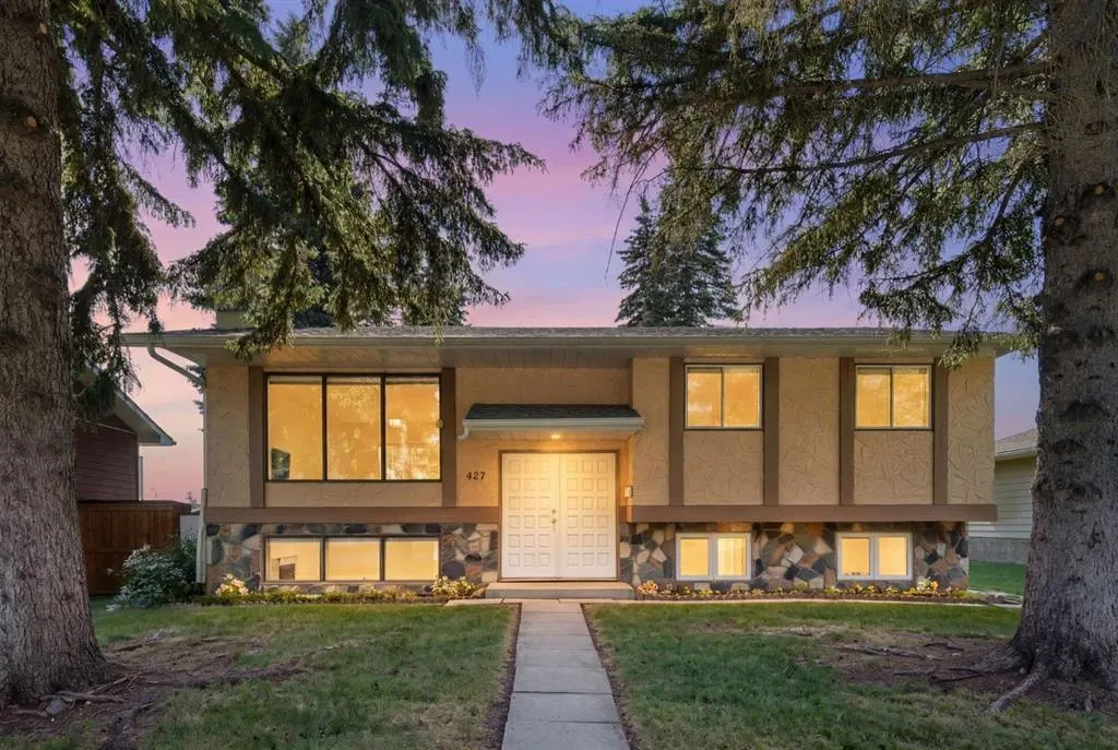 427 Queensland Road SE — photo 1