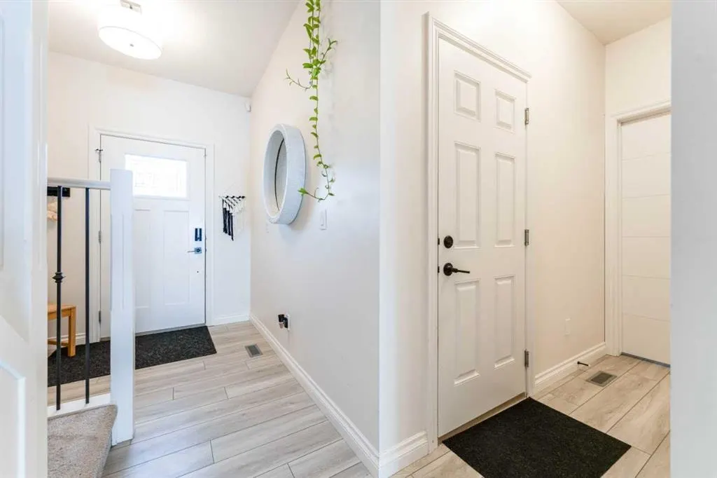 1484 Bayview Point SW — photo 3