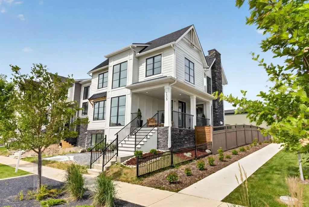 235 Treeline View SW — photo 1