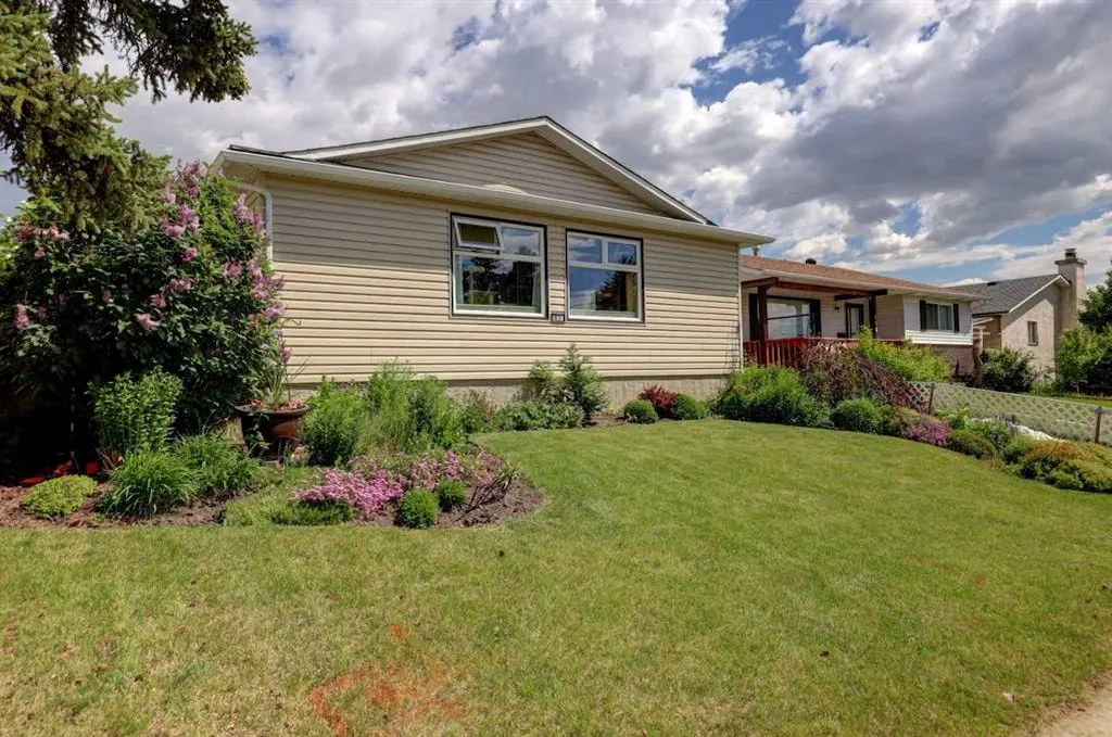 148 Rundlecairn Rise NE — photo 2