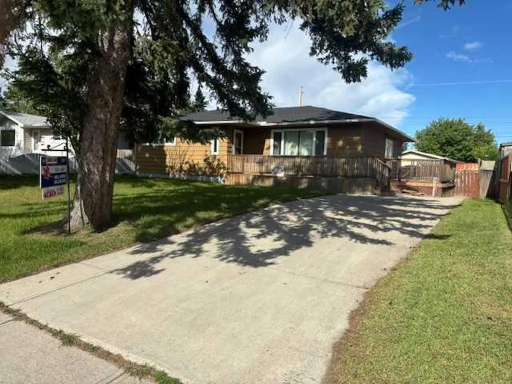 4406 FORDHAM Crescent SE — photo 2