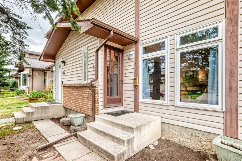 75 Cedardale Crescent SW — photo 2