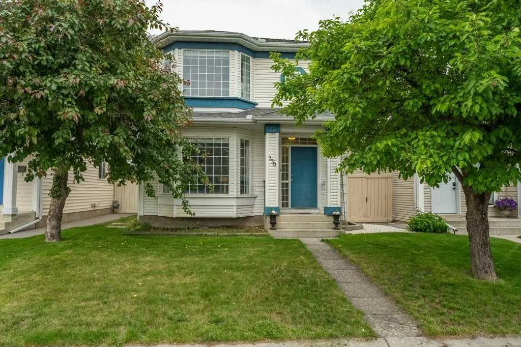 250 Mt Lorette Close SE — photo 1