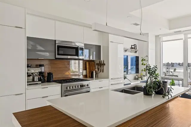 1020 9 Avenue SE #705
