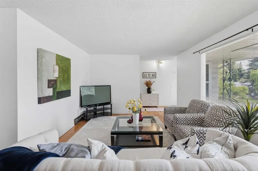 3248 Bearspaw Drive NW — photo 3