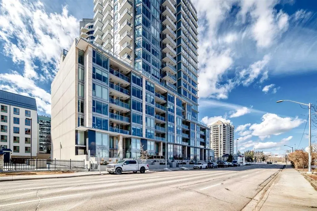 1025 5 Avenue SW #2001 — photo 2