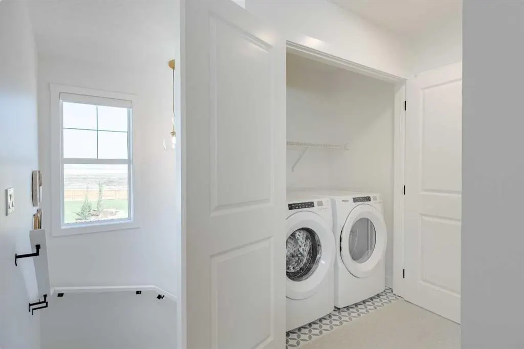 461 Rosemary Gardens SE — photo 2