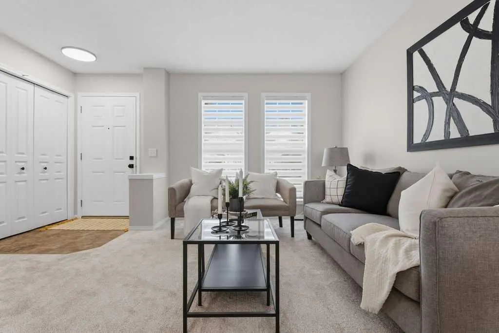 115 Elgin Meadows View SE — photo 3