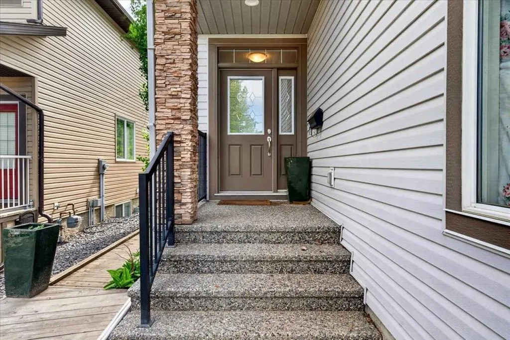 60 Sherwood Crescent NW — photo 3