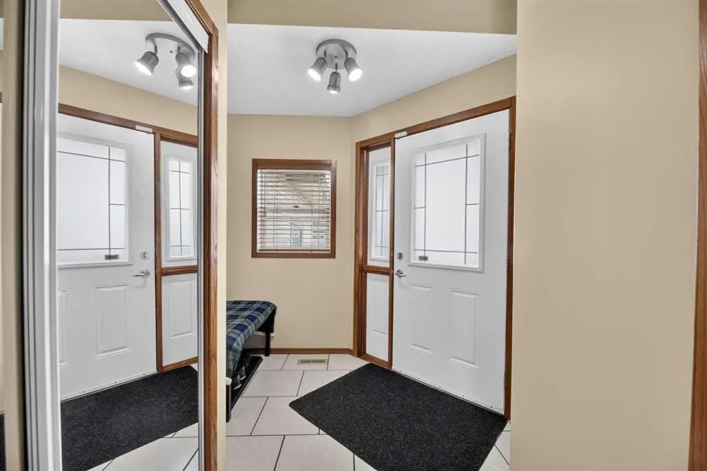 10 Vantage Crescent — photo 2