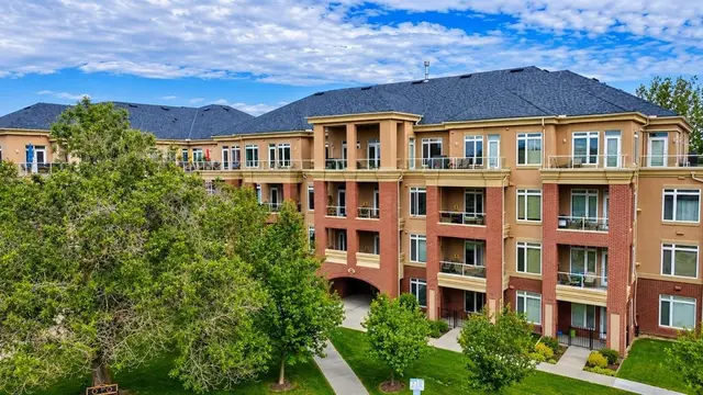 14 Hemlock Crescent SW #7101