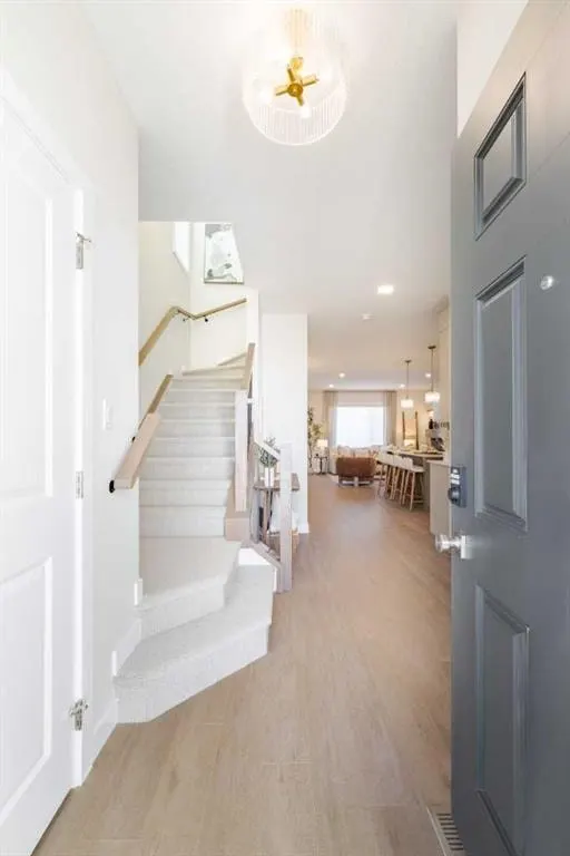2138 Cobblebrook Crescent SW — photo 2