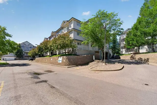 11 Somervale View SW #106