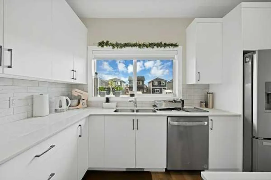 241 Midgrove Mews SW — photo 3