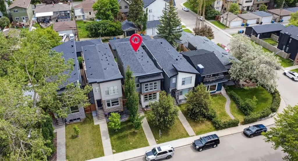 2234 28 Street SW — photo 2