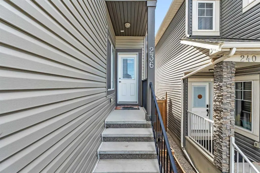 236 Nolanhurst Crescent NW — photo 3