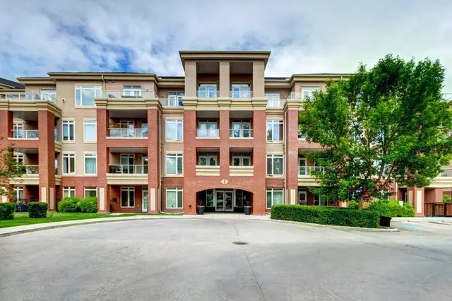 2 Hemlock Crescent SW #105