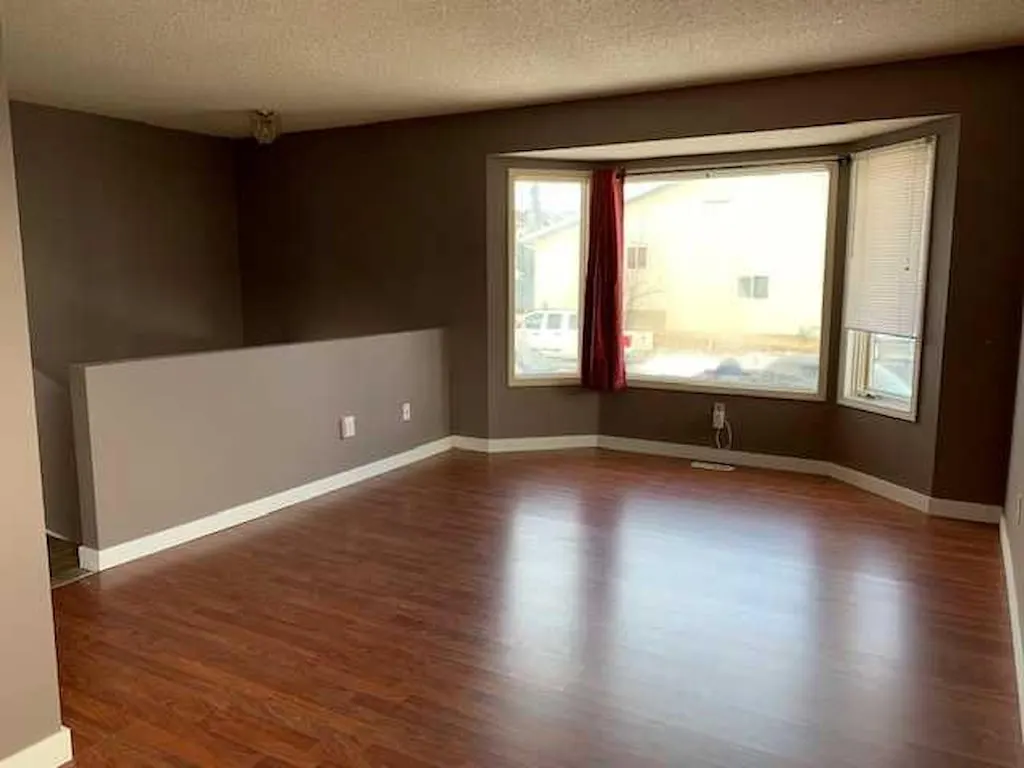 250 Falmere Way NE — photo 2