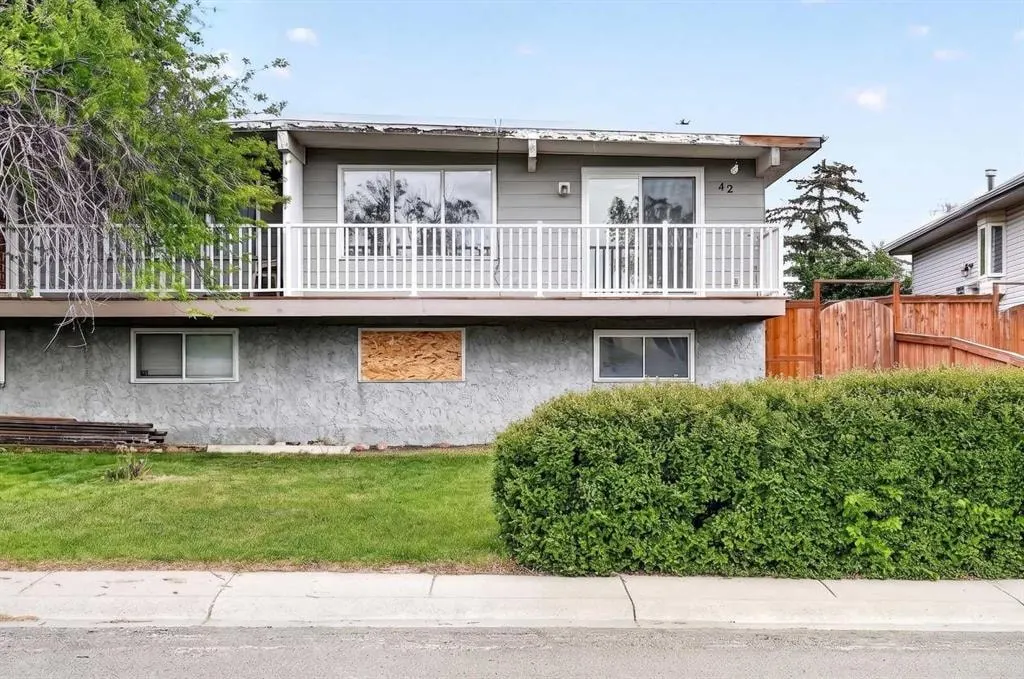 42 Huntford Close NE — photo 2