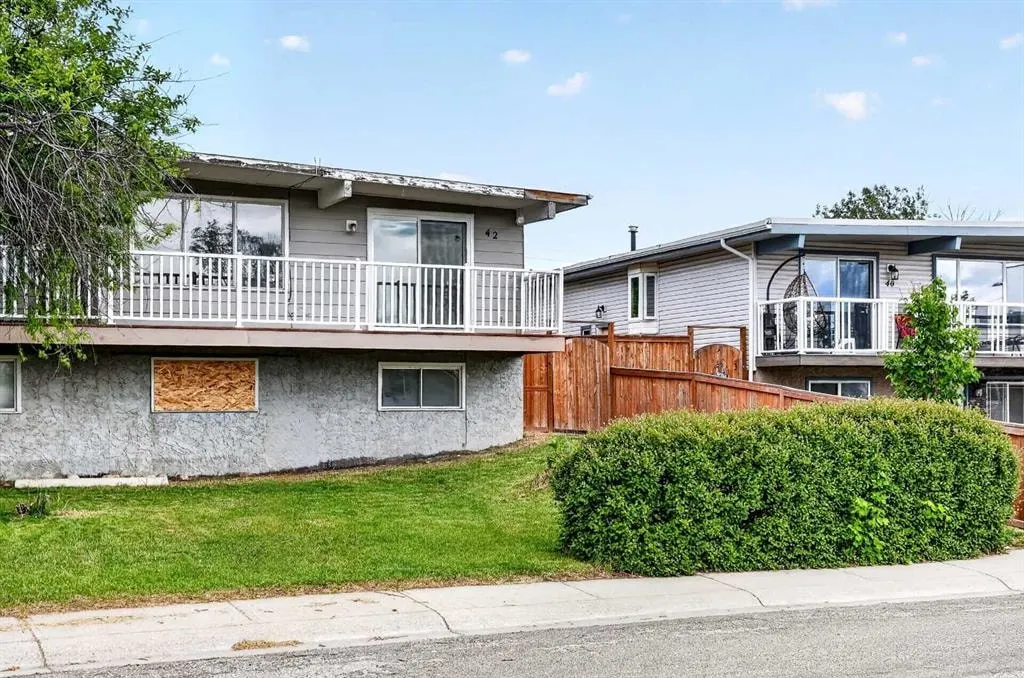 42 Huntford Close NE — photo 3