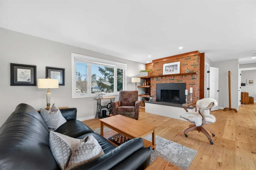 8927 48 Avenue NW — photo 3