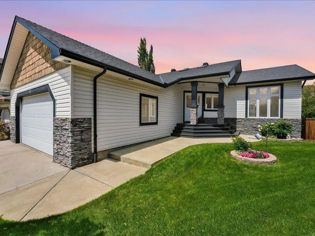 147 Cove Place — photo 1