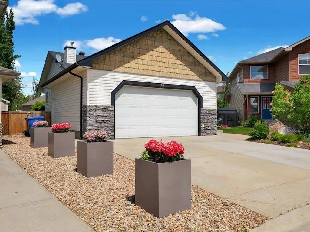147 Cove Place — photo 3