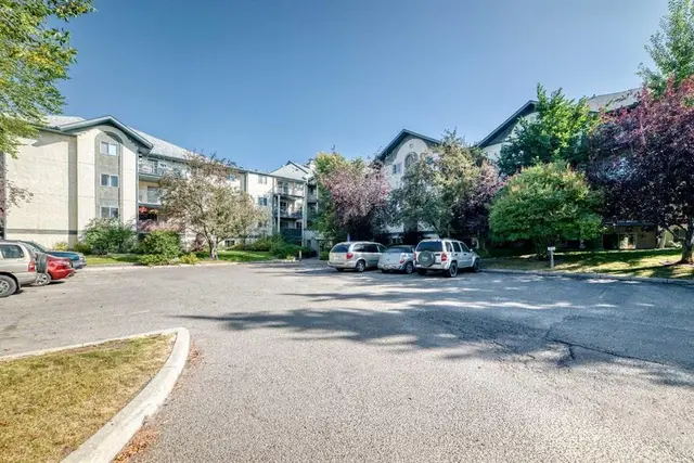 21 Dover Point SE #105