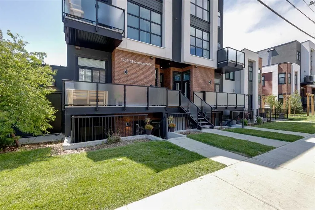 1709 35 Avenue SW #11 — photo 2