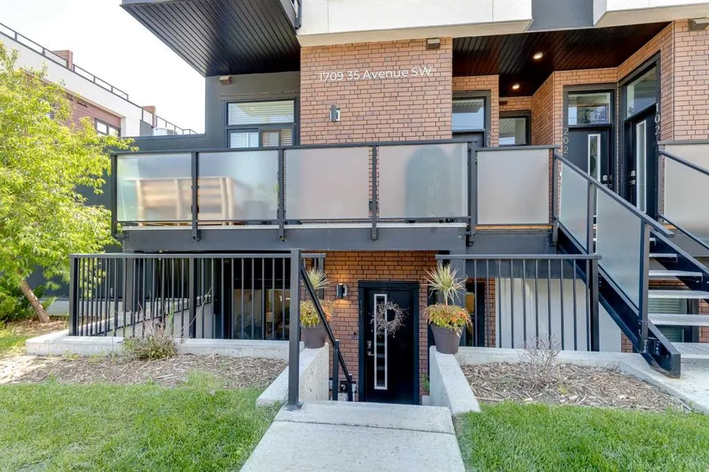 1709 35 Avenue SW #11 — photo 3