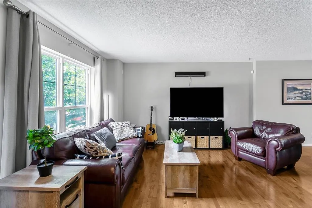 111 Walden Drive SE — photo 2