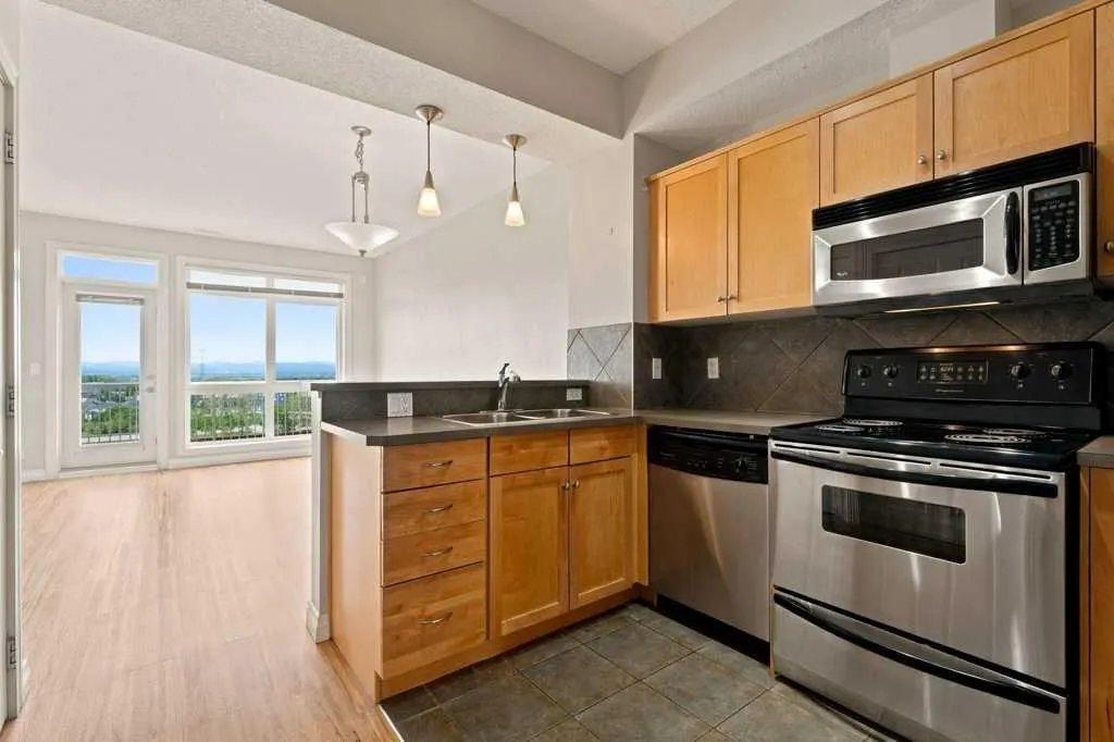 133 Rockyledge View NW #11 — photo 3