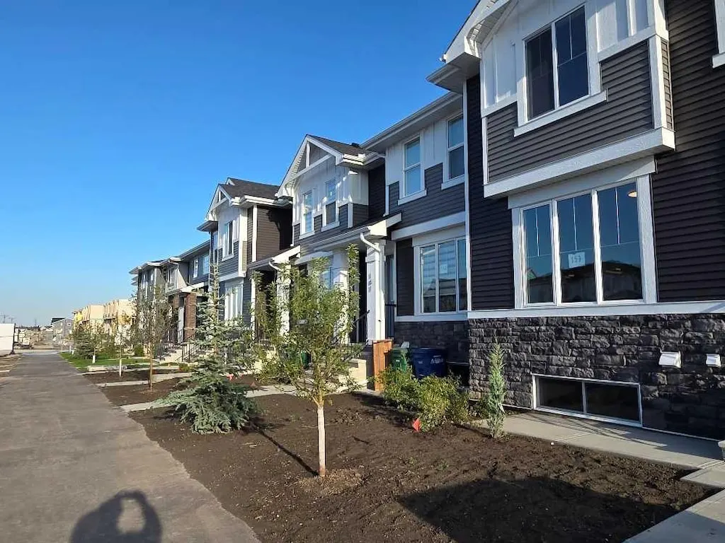 1151 Cobblestone Boulevard SW — photo 2