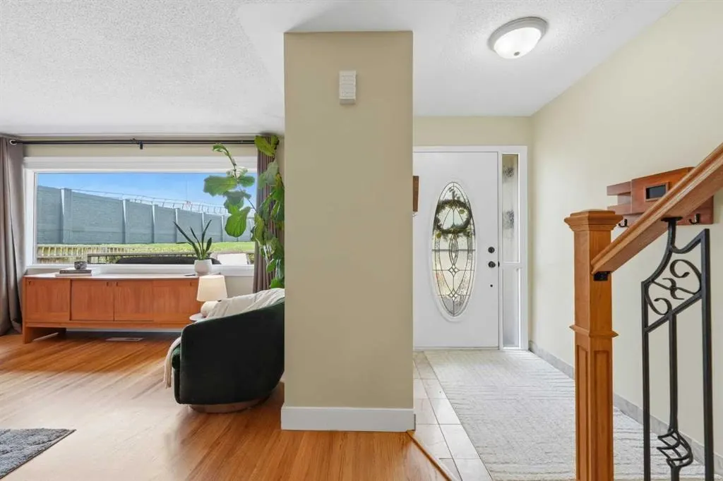 1439 90 Avenue SW — photo 3
