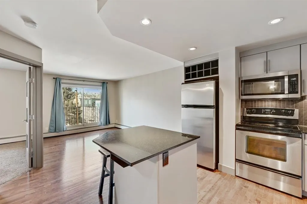 410 1 Avenue NE #405 — photo 3