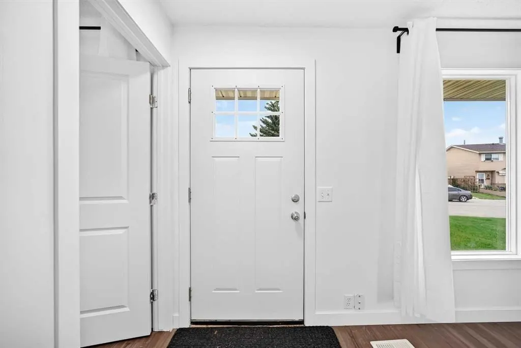 60 Erin Mount Crescent SE — photo 3