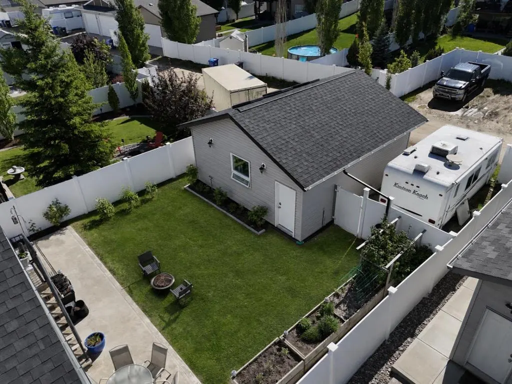 135 Stephenson Crescent — photo 2