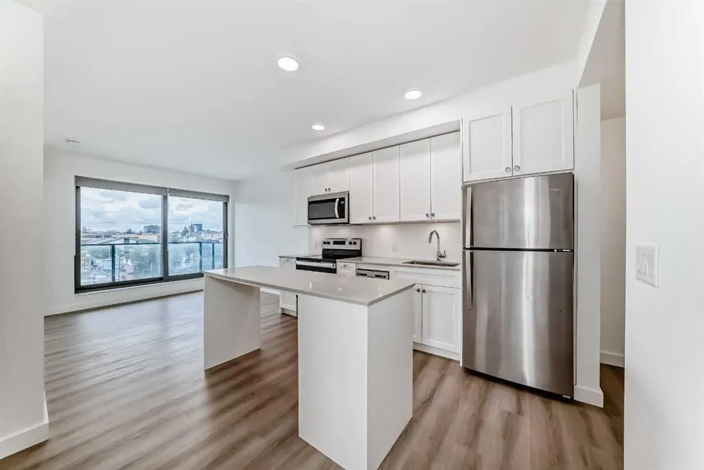 123 4 Street NE #502 — photo 1