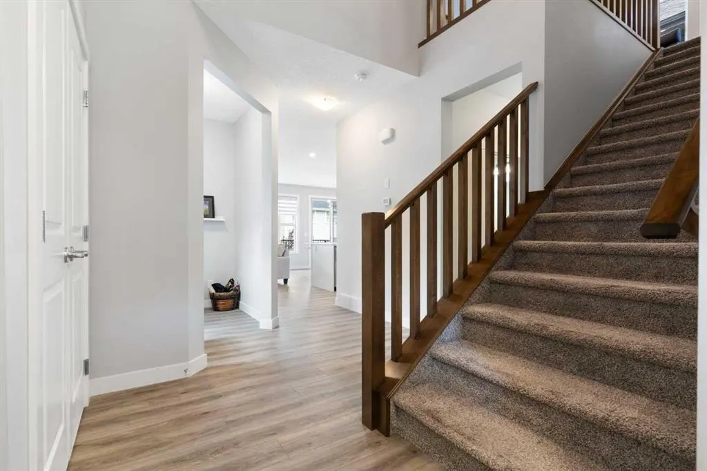 264 Riviera Way — photo 3