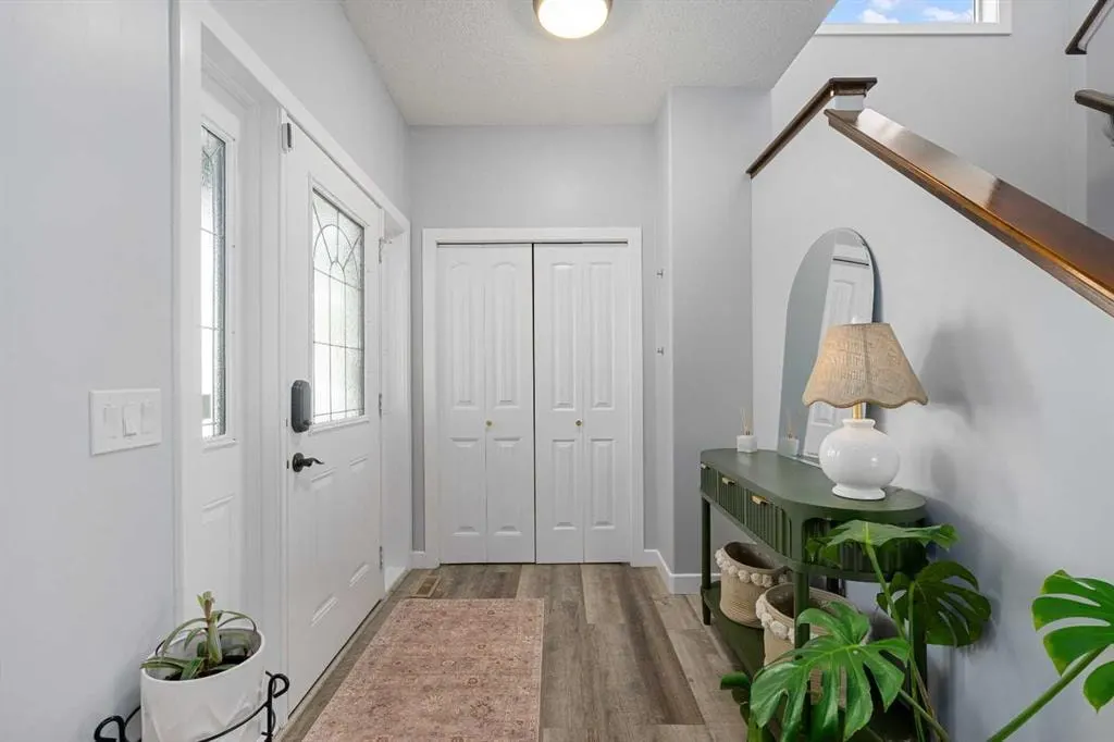 438 Luxstone Green SW — photo 3