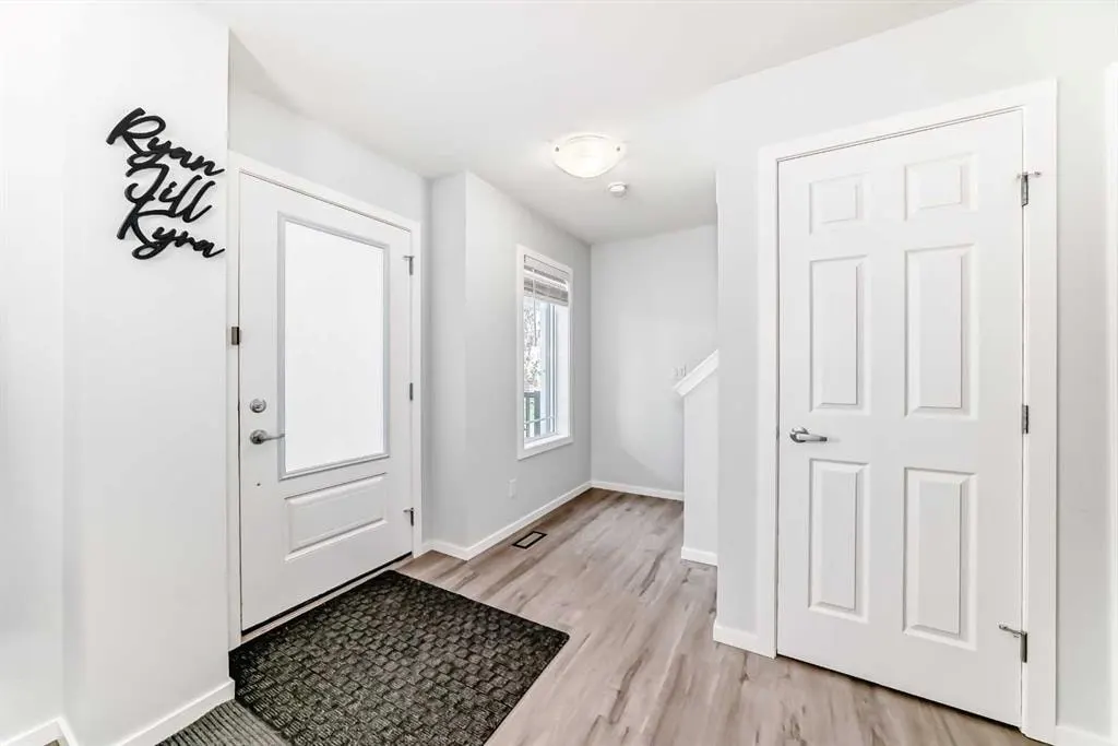181 Yorkville Boulevard SW — photo 3