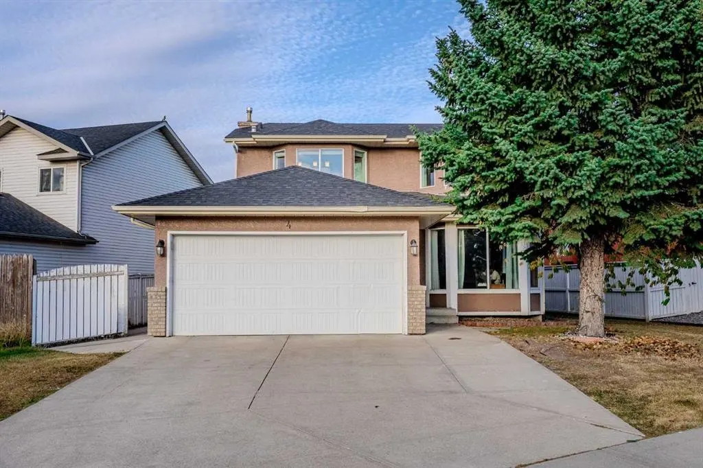 4 Del Ray Crescent NE — photo 1