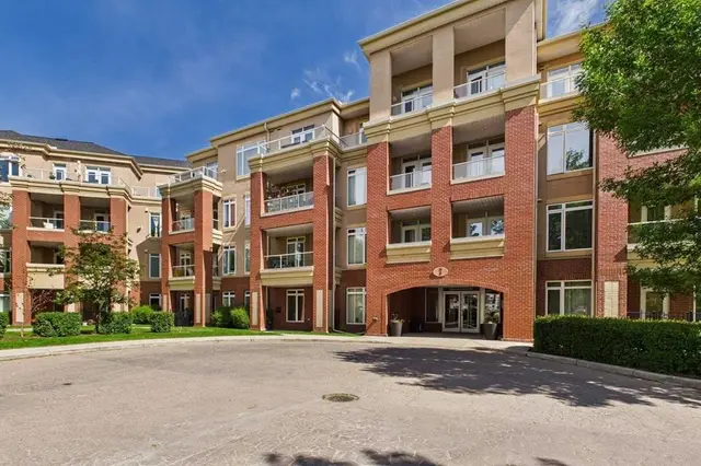 2 Hemlock Crescent SW #405