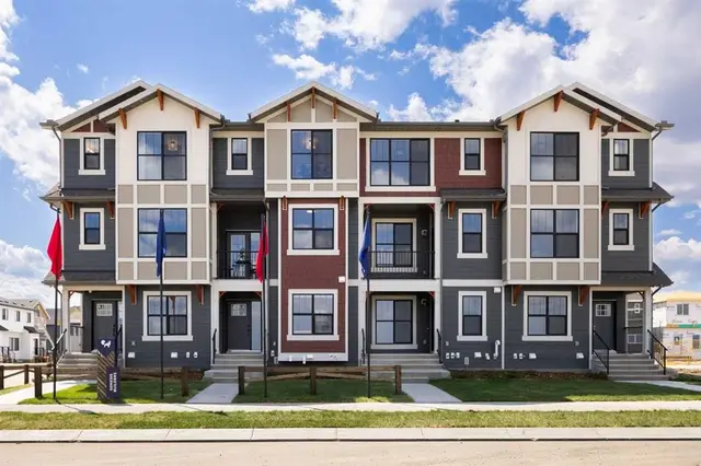 150 Wild Rose Way SE