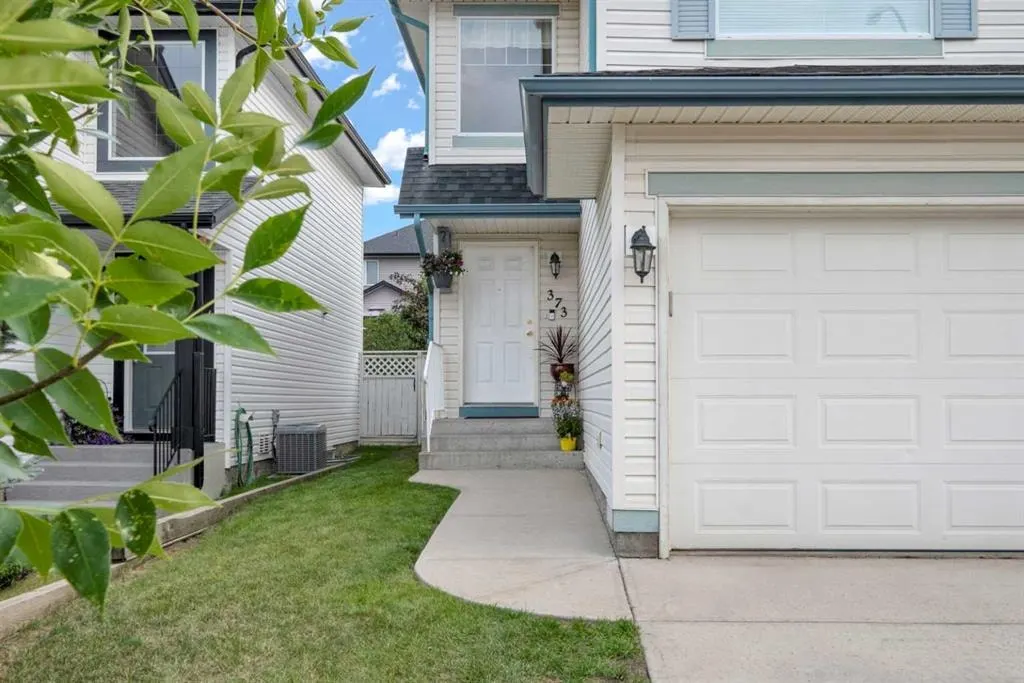 373 Bridlewood Avenue SW — photo 2