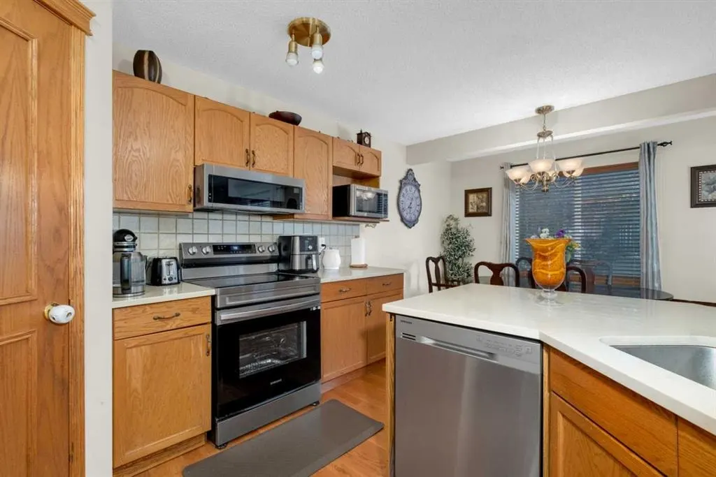 373 Bridlewood Avenue SW — photo 3