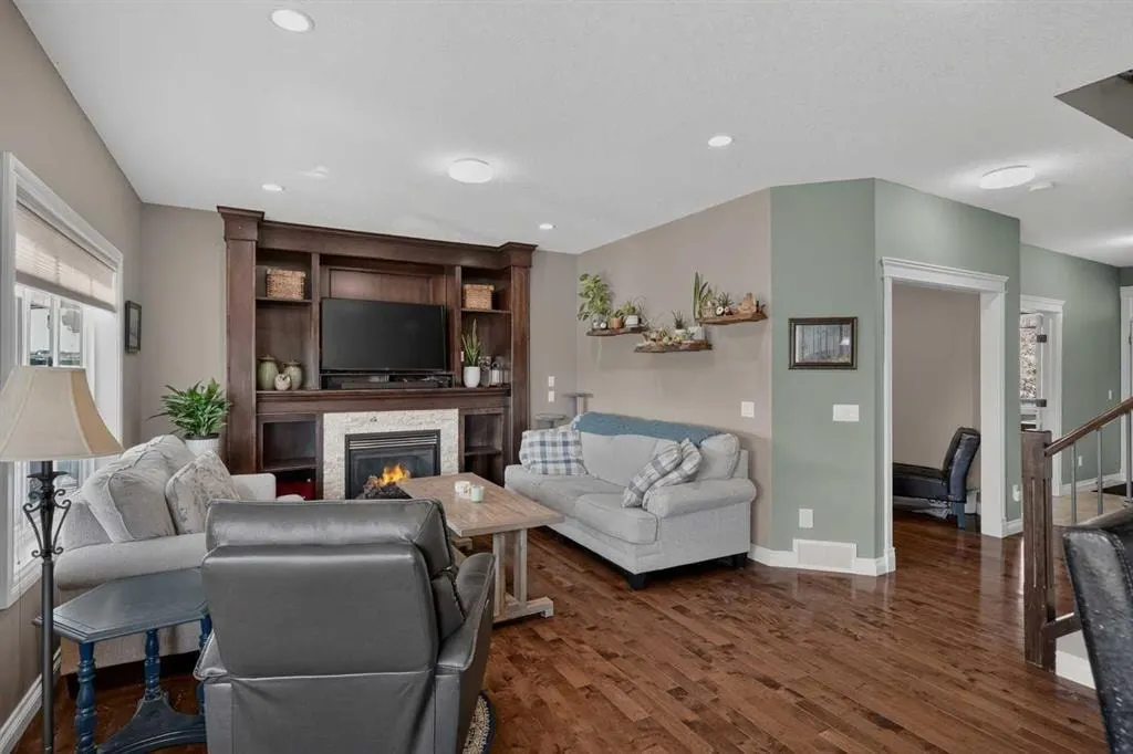 1798 Baywater Street SW — photo 3
